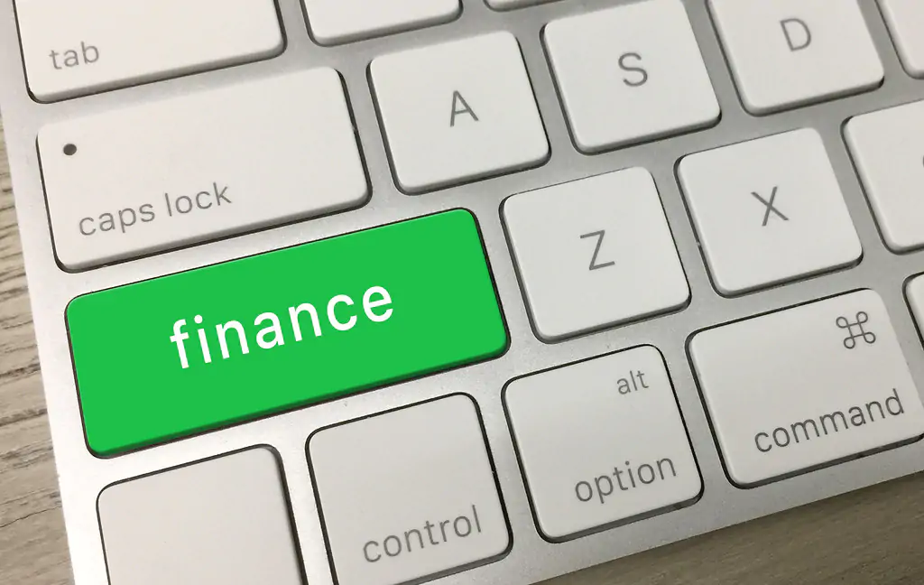 How to become a financial professional?